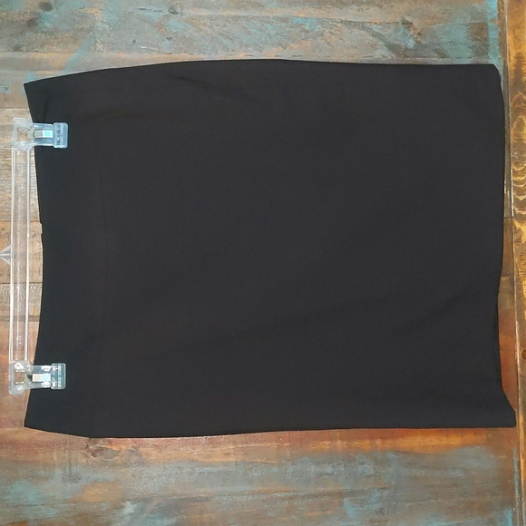 Banana Republic Dresses & Skirts - Banana Republic Black Pencil Midi Skirt - Size 4